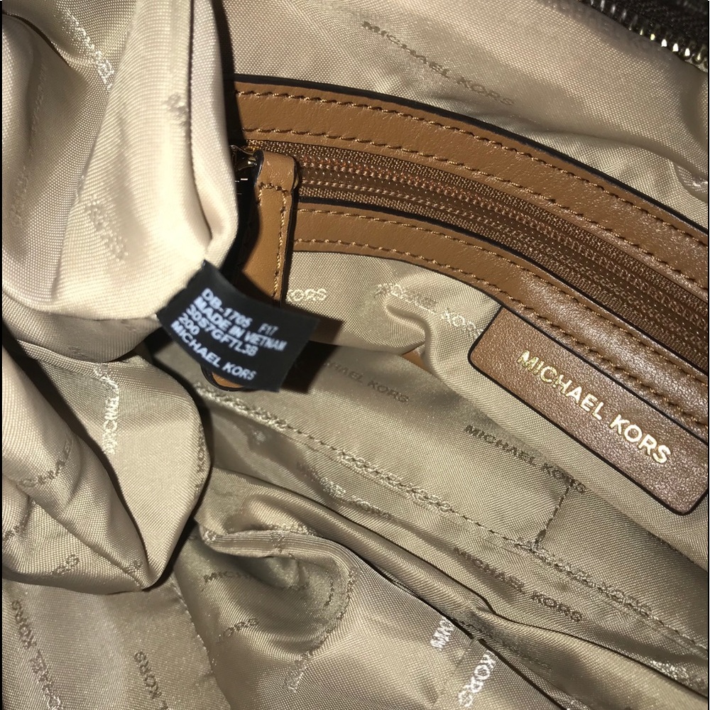 Michael Kors Handbag Barely Used - image 6